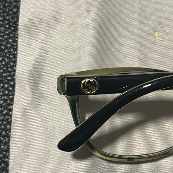 Gucci prescription glasses with black frames and design in the sides - Picture 3 of 10